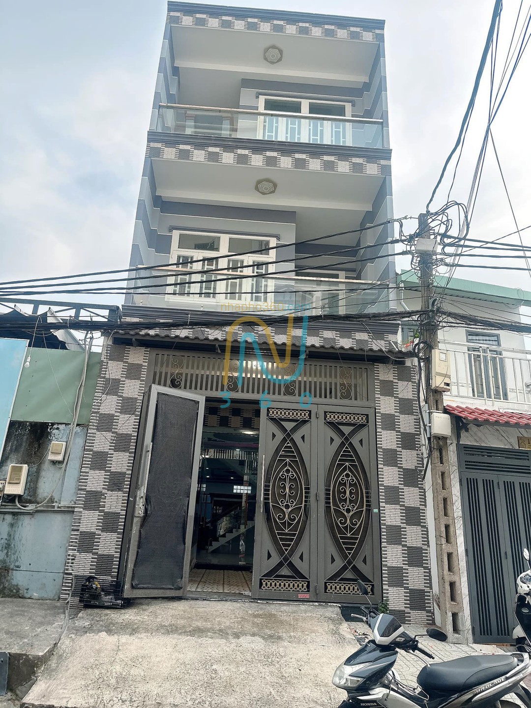 Nhà 3 Tầng P. Bình Thuận Q.7, Xe Hơi Để Trong Nhà, Mặt Tiền Kinh Doanh Sầm Uất - Sổ Đẹp
